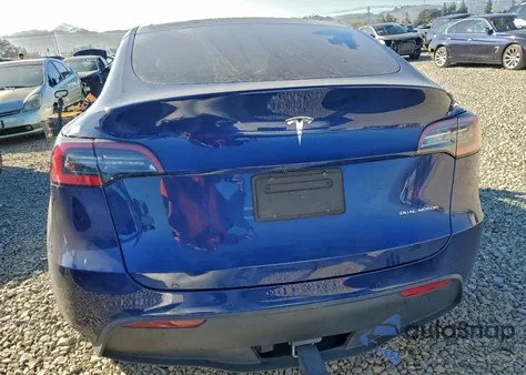 2021 Tesla Model Y z USA, uszkodzony, nr VIN 5YJYGDEE7MF095223